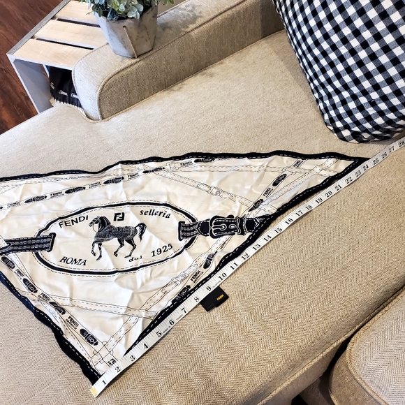 Authentic silk Fendi scarf - Picture 13 of 16